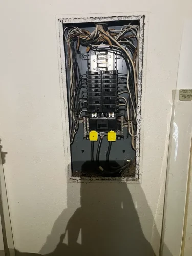 Electricians-Fort-Worth-Texas-10-13-26-007