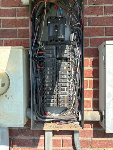 Electricians-Fort-Worth-Texas-5-19-26-002