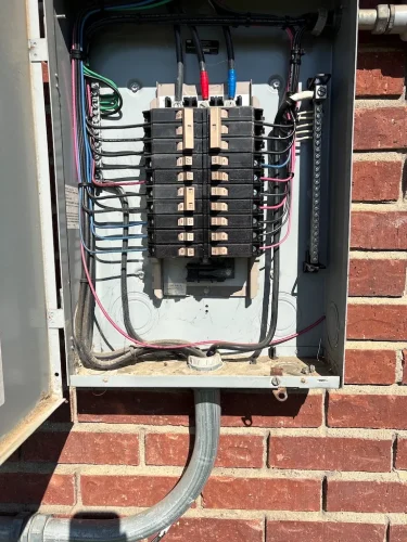 Electricians-Fort-Worth-Texas-5-19-26-007