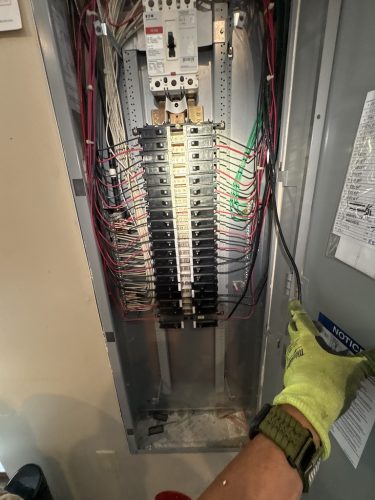 Electricians-Fort-Worth-Texas-8-25-26-005